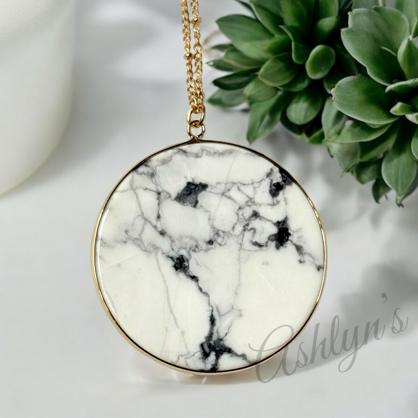 Casually Classy Marble Disc Sweater Gold Necklace