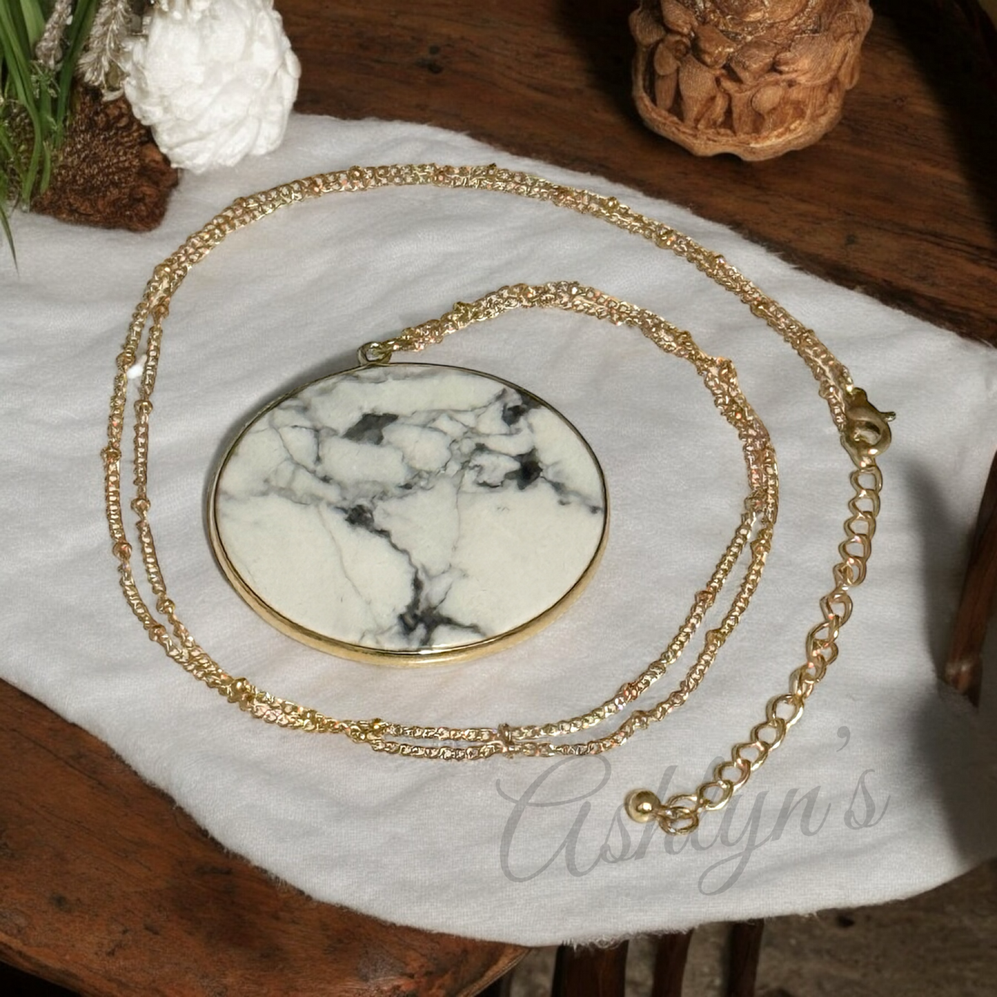 Casually Classy Marble Disc Sweater Gold Necklace