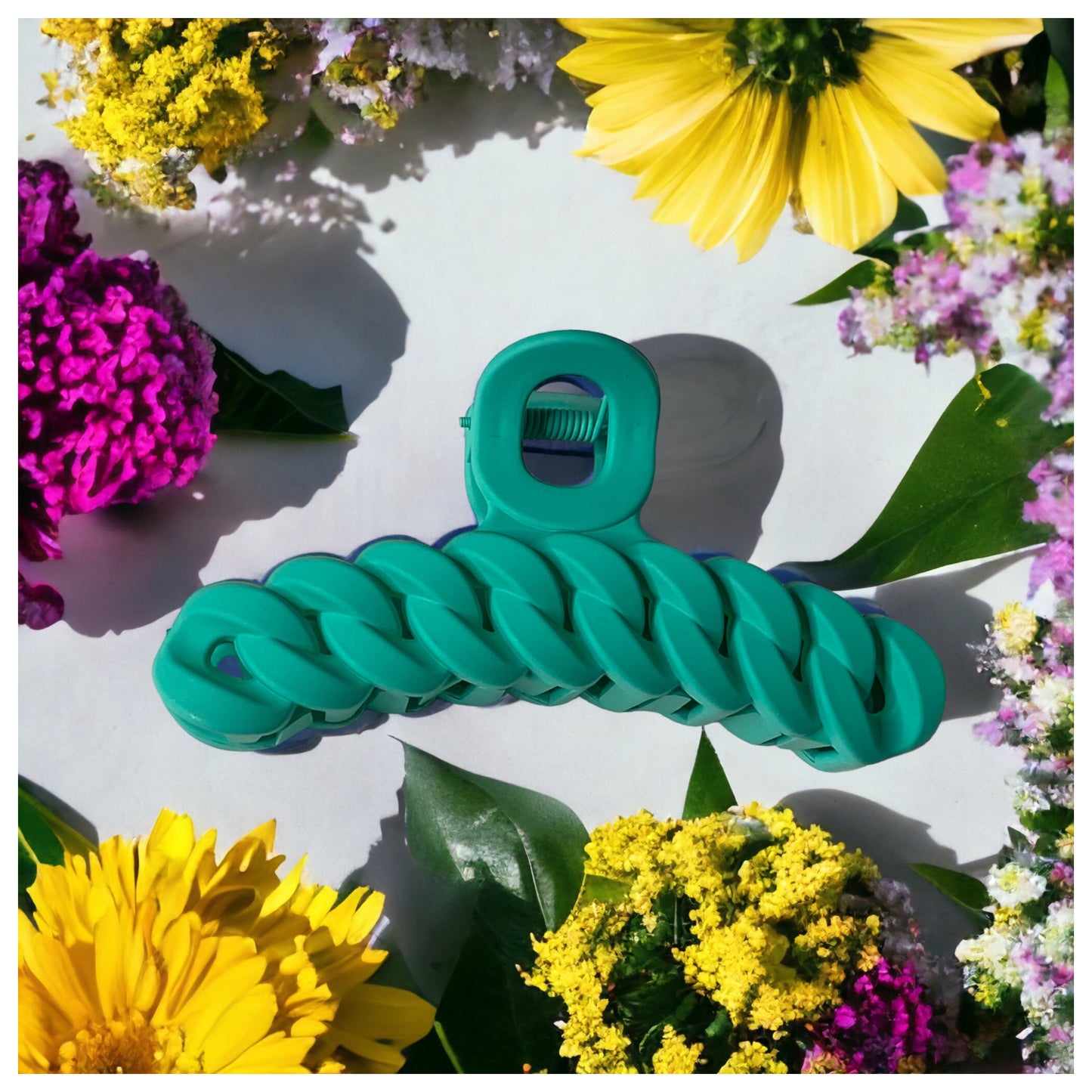 Ashlyn’s Keeping it Tight Twist Design Jumbo Hair Claws-Clips