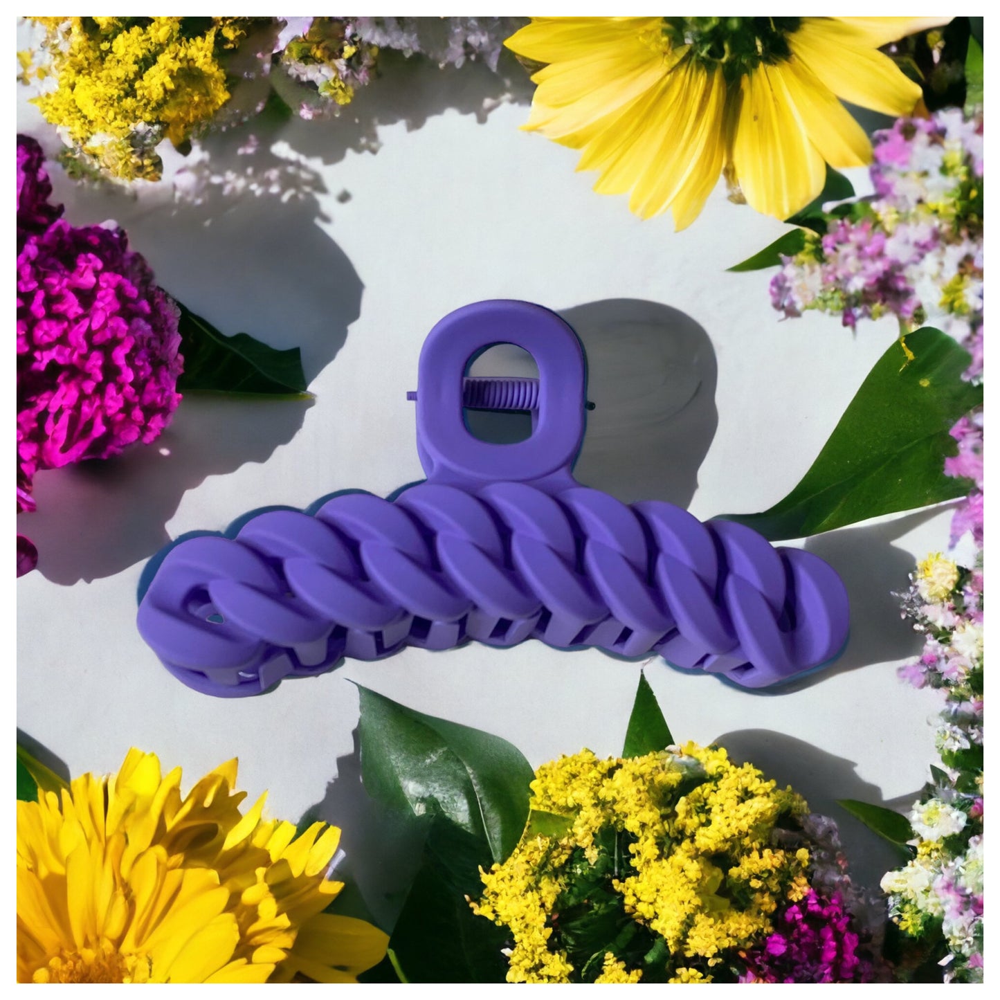 Ashlyn’s Keeping it Tight Twist Design Jumbo Hair Claws-Clips