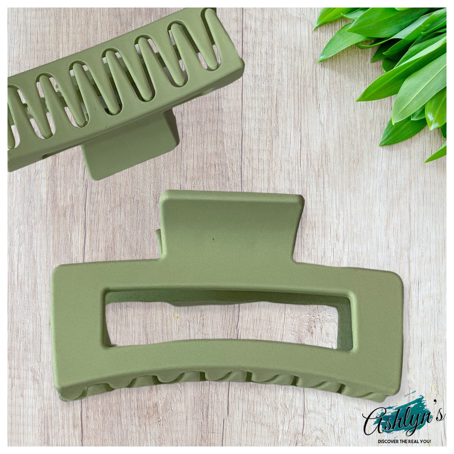 Ashlyn’s Matte Large Hair Claw-Clip