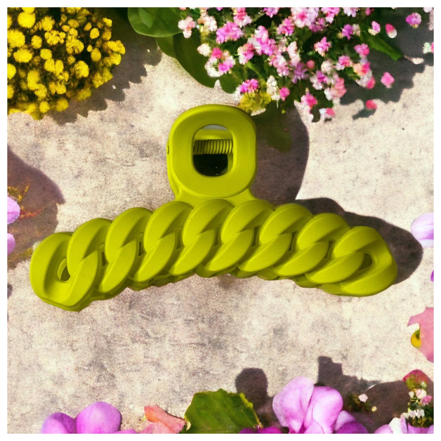 Ashlyn’s Keeping it Tight Twist Design Jumbo Hair Claws-Clips
