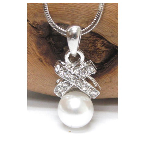 Adorable Crystal and Pearl Whitegold Necklace