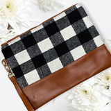 Special~Oh Yes a Must! Black Buffalo Plaid Clutch-Bag